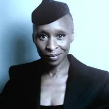 Cynthia Erivo Protegiendo a Ariana Grande en Premiere de Wicked