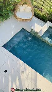 Balkon Blick Auf Den Pool Balkon Gartenlandschaftenvideos Pool Ansichten Balkon In 2020 Hinterhof In 2020 Schwimmbader Hinterhof Hinterhof Pool Hintergarten