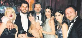 1987 yılı doğumlu oyuncular, i̇zmir doğumlu oyuncular, türkiye doğumlu oyuncular, en iyi kadın oyuncular, en iyi oyuncu. Cagatay Ulusoy Duygu Sarisin Cifti Ayriliga Dayanamadi