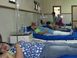 Hari itu tidak ada demo. Puluhan Karyawan Pabrik Sepatu Keracunan Nasi Bungkus