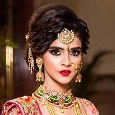 Indian Bridal Hairstyles Https Www Wishnwed Com Blog Bridal Hairstyles For The Modern Bridal Hairstyle Indian Wedding Indian Hairstyles Indian Bridal Makeup