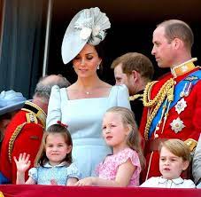 les membres de la famille royale britannique lors du rassemblement militaire prince georges familles royales britanniques royaute britannique