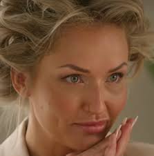 What color are Krisse-Ly's eyes? : r/LoveIsBlindOnNetflix