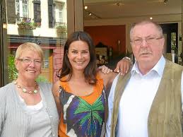 Gitta saxx is another of those german celebrities whose photo you'll see splashed about the local munich papers on an almost weekly basis. Schramberg Gitta Saxx Auf Spuren Ihrer Kindheit Schramberg Umgebung Schwarzwalder Bote