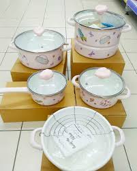 Kini memang wanita tidak dituntut untuk bisa memasak sebelum menikah. Newbie Wajib Tahu 15 Nama Peralatan Dapur Dan Fungsinya