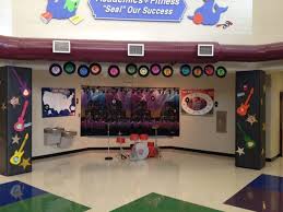 Simpsonville Elementary In Greenville Sc Knows How To Decorate Check Out The Detail Letters On Reco Rock Star Theme School Spirit Days Bulletin Board Decor