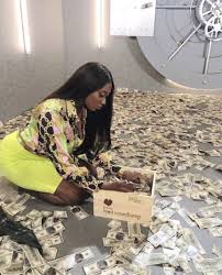 Copines by bastien sablé on vimeo, the home for high quality videos and the people who love them. Aya Nakamura A Fait Peter La Banque Ayanakamura Djadja Money Argent Banque Aya Nakamura Rapfr Rapfra Chanteurs Celebres Rap Dessin De Coeur
