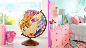Photographs, postcards, and other inspiring bits of ephemera remain in view, tucked under the straps. 5 Tumblr Crafts To Decorate Your Room Room Decor Crafts Youtube