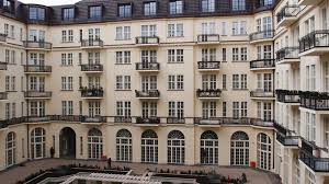 The haus cumberland (simply translated as cumberland house) is a grade ii listed building on the kurfürstendamm avenue between bleibtreu and schlüterstraße in charlottenburg, berlin. Referenzobjekt Haus Cumberland In Berlin