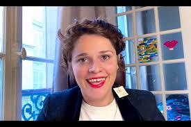 Microsoft France lance « Disponible », une web-série piquante sur le  travail hybride