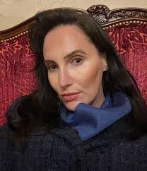 Liz Roth's Instagram, Twitter & Facebook