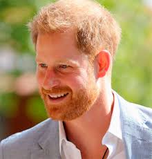 Born 15 september 1984) is a member of the british royal family.as the younger son of charles, prince of wales, and diana, princess of wales, he is sixth in the line of succession to the british throne. Saiba Qual Membro Da Familia Real Principe Harry Reencontrou Primeiro Ao Voltar Para O Reino Unido Estrelando