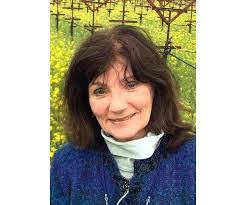 Elisa Bowen's Instagram, Twitter & Facebook