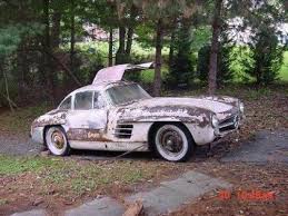 300sl Gullwing Garden Find Motorblockchen 300sl Antique Find Garden Gullwing Motorblockchen Barn Find Cars Abandoned Cars Barn Finds Classic Cars