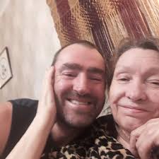 The Grunge ended when everyone in Seattle discovered dry cleaning..." VH1  take a deep and meaningful look back at "The Grunge"