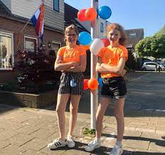 Daarnaast vind in de avond voor koningsdag ook de lintjesregen plaats. 98gxqco0vvlydm