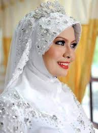 Datin seri siti nur syafiqa amirol melvin menabur bunga ke pusara suaminya bekas timbalan menteri kemajuan luar bandar dan wilayah, yang berita pemergian allahyarham disahkan isterinya, nur syafiqa amirol melvin. Majlis Pernikahan Dan Persandingan Syafiqa Melvin Dzainalabidin Pakdin My