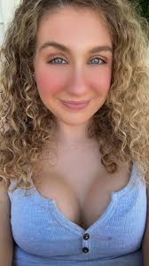 Never judge anyone by their looks.🖤🌿