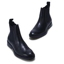 For a comfortable design that doesn't compromise on style, scroll leather chelsea boots to complement. Effortless Black