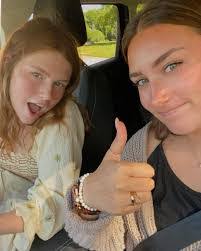 Samantha Bertrand's Instagram, Twitter & Facebook