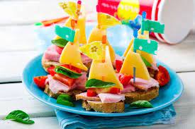 Ecco 8 ricette con foto a riguardo. Buffet Compleanno Bambini Idee Per Un Menu Economico Snack Per Bambini Compleanni Di Bambini Torte Di Compleanno Per Bambini