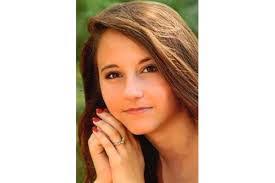 April Groomes's Instagram, Twitter & Facebook