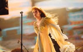 Florence + the machine — это ● флоренс уэлч (florence welch) — вокалистка и автор песен ● изабелла саммерс (isabella summers) — клавишные, продюсер и автор песен показать. Florence The Machine Celebrate A Decade As A Band At Emotional Bst Hyde Park Show