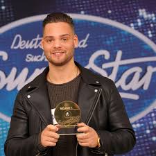 Und zwar so sehr, dass der poptitan für ihn sogar seine „goldene cd zückte. Dsds Santo Rotolo Aus Kassel Soll Per Petition In Die Liveshows Kassel