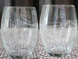 Bulaşık makinasında yıkana yıkana puslanan bardakları tuz ve limonla nasıl parlatıp eski haline mutfaklarımızda en çok kullandığımız malzemelerimizin başında gelen cam bardaklarımız zamanla ilk. Bardak Lekeleri Nasil Cikar Bana Gore Pratik Bilgiler Youtube