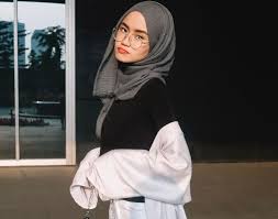 Download 520 wallpaper hijab cantik hd hd paling keren. Foto Cewek2 Cantik Lucu Berhijab Pake Kacamata