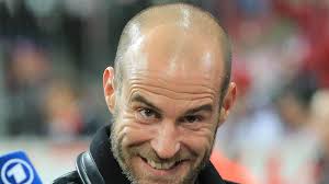 Zinedine yazid zidane (born 23 june 1972), popularly known as zizou, is a french former professional football player who played as an attacking midfielder.he recently coached real madrid and is one of the most successful coaches in the world. Die Bekanntesten Glatzen Des Profifussballs Sportbuzzer De
