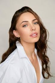 Isabella Ward's Instagram, Twitter & Facebook