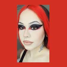 Christa Knox's Instagram, Twitter & Facebook