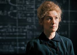 Polonya asıllı fransız kimyager ve fizikçi marie curie radyoaktivite alanında yaptığı çalışmalarla 1903 yılında fizik. Radioactive Review A Thematically Jumbled Biopic Of Marie Curie Film Daze