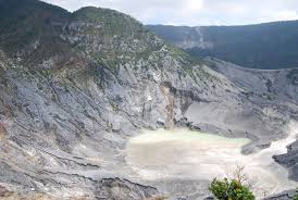Cerita rakyat jawa barat tangkuban perahu singkat. Cerita Singkat Sangkuriang Dalam Bahasa Inggris Kumparan Com