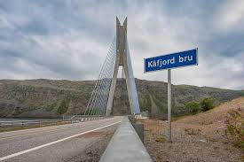 Kommunedirektør i kåfjord, trond arne hoe, sier til nordlys at det er en pågående vurdering om husstandene som er rammet av raset skal evakueres. Kafjord Bru Meedeea Stock Images