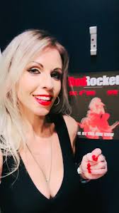 Setting up. I’m so useful. #bandlife #singer #veryhelpfulindeed  @redrocketliveband