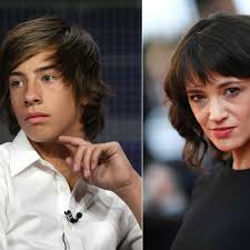 Her mother is actress daria di nicolodi and her father is dario de argento. Asia Argento Meetoo Aktivistin Raumt Sex Mit Minderjahrigem Jimmy Bennet Ein Welt