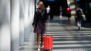 Almanya seyahatiniz için izin almaya çalışırken bazen karşınıza çıkan engellerden ve yanlış işlemlerden dolayı yasal seyahat izninizi. Almanya Partnerler Icin Seyahat Kisitlamasini Kaldirdi Almanya Dw 07 08 2020