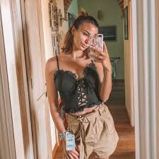 Ginevra Iorio (@ginevraiorio) | Photos and Outfits on 21 Buttons