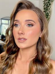 I've tried contouring so many times and I just can't do it!” So many of my  clients say this to me, and it really doesn't have to be that complicated!  ⬇️ 1.