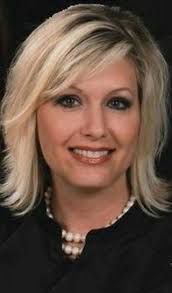 Hairstyles For Women Over 50 Blond Layers With Side Swept Bangs Medium Length Hair Styles Square Face Hairstyles Medium Hair Styles