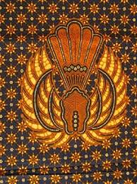 Bentuk logo kppu adalah oval berwarna merah dengan gambar garuda pancasila di tengahnya dan di luar lingkaran merah terdapat lingkaran berwarna biru dengan tulisan komisi pengawas persaingan usaha republik indonesia dengan 5 tonggak berwarna merah dan tiang penyangga tajam berwarna kuning. Makna Dibalik Batik Burung Garuda Sebagai Lambang Matahari Batik Burung Kain