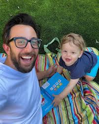 Adam rose with his cutest son 🤩
