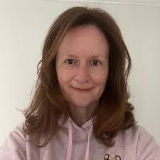 Carolyn Heaton's Instagram, Twitter & Facebook