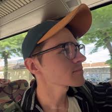 Adam in this Jetlag season so far… and with glasses…. lord give me strength  (WHY IS THERE NO JETLAG TIKTOK COMMUNITY HELLO???) #jetlagthegame #adamchase