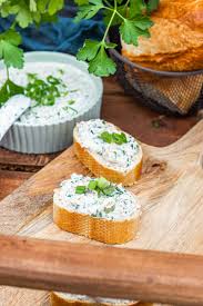 Thunfisch Dip Mit Frischkase Und Krautern Der Thunfisch Dip Ist Eiweissreich Und In Wenigen Minuten Zubereit Thunfisch Dip Frischkase Dip Brotaufstrich Rezept