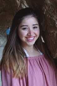 Lori Renfro's Instagram, Twitter & Facebook