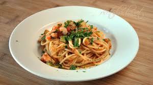 Pasta Con Gamberetti Zucchine E Pomodorini Pachino E Un Soddisfacente Primo Piatto Mare Monti Ingredienti Per Quat Pasta Con Gamberetti Pomodorini Cibo Etnico
