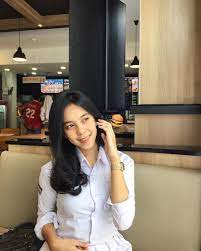 Engkau Masih Anak Sekolah Satu Sma Belum Tepat Waktu Tuk Begitu Begini Anak Sekolah Datang Kembali Dua Atau Tiga Tahun Lagi Aktris Selebritas Gadis